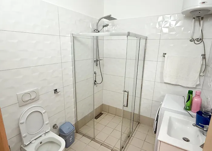 Fishta Q6 33 * Velipojë